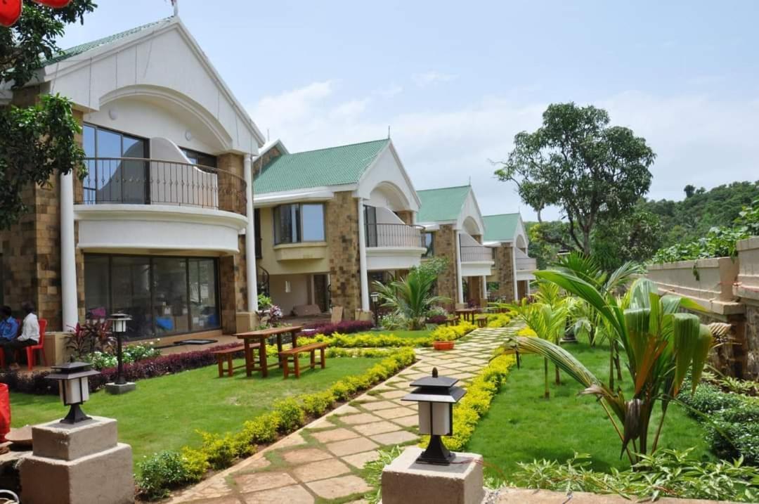 Silverador Resort Thane Exterior photo